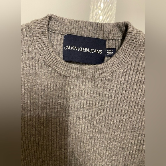 Calvin Klein sweater size S - Picture 6 of 9